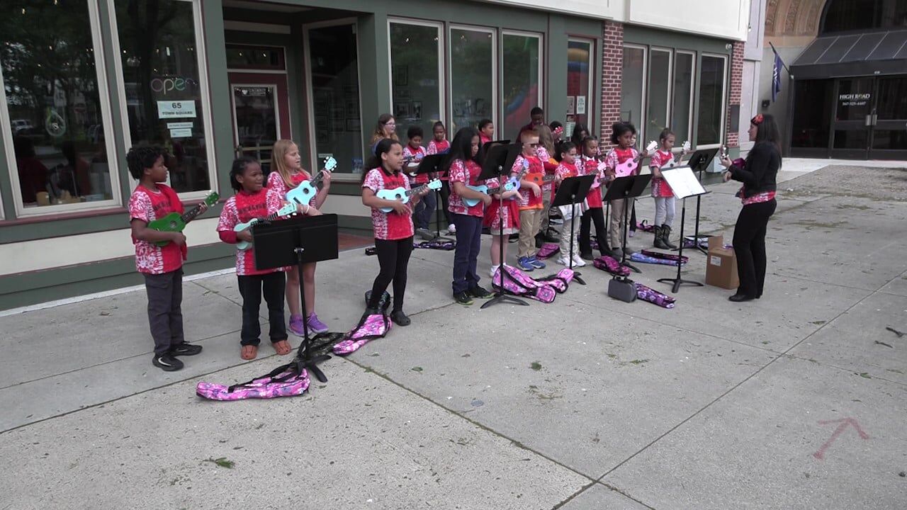 Heritage Elementary Ukulele Ensemble tours Lima to thank supporters